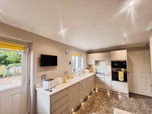 Kitchen Diner- click for photo gallery